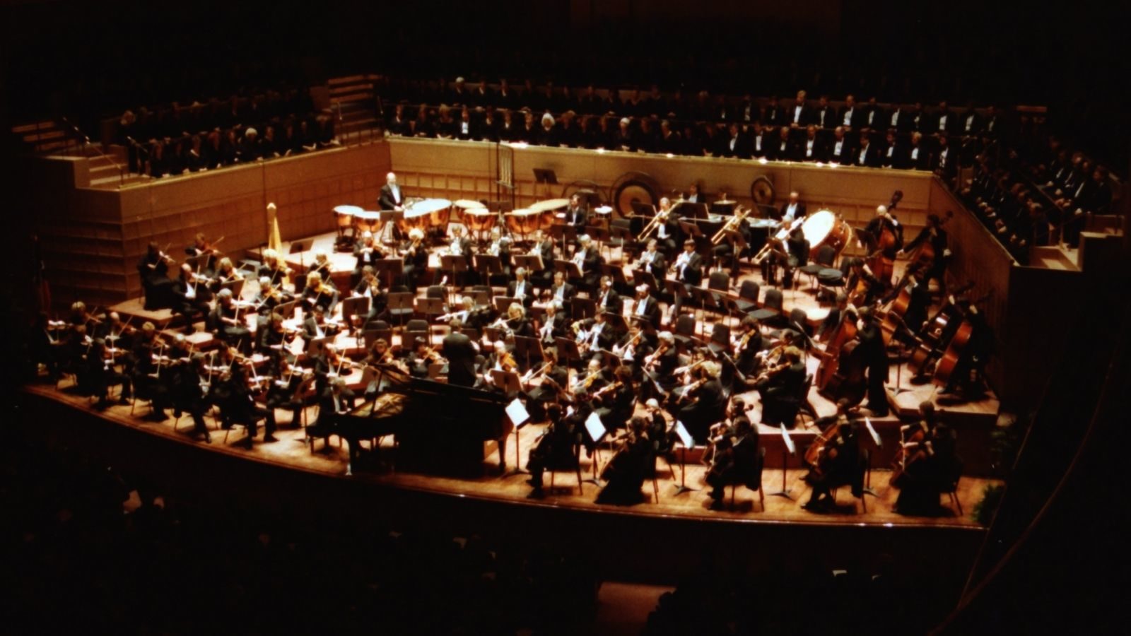 El pianista Van Cliburn actúa con la Orquesta Sinfónica de Dallas en el Meyerson Symphony Center 1989