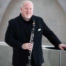 Greg Raden, Clarinete Principal, Sr. y Sra. C. Thomas May Jr., Presidente de la Sinfonía de Dallas.