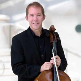 Jolyon Pegis, director asociado del violonchelo, Joe Hubach, presidente de la Sinfónica de Dallas.