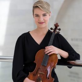 Meredith Kufchak, Directora de Viola, Hortense y Lawrence S. Pollock, Presidente de la Sinfónica de Dallas.