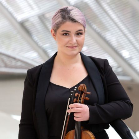 Nora Scheller, violín I y violín II, sinfonía de Dallas.