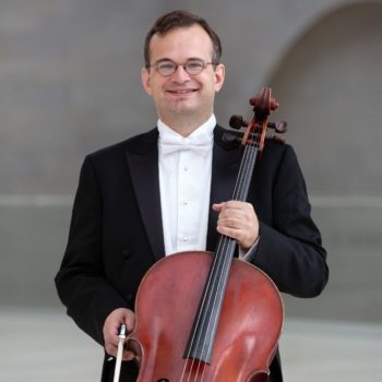 Theodore Harvey, director asociado del violonchelo, Holly y Tom Mayer, presidente de la sinfonía de Dallas.