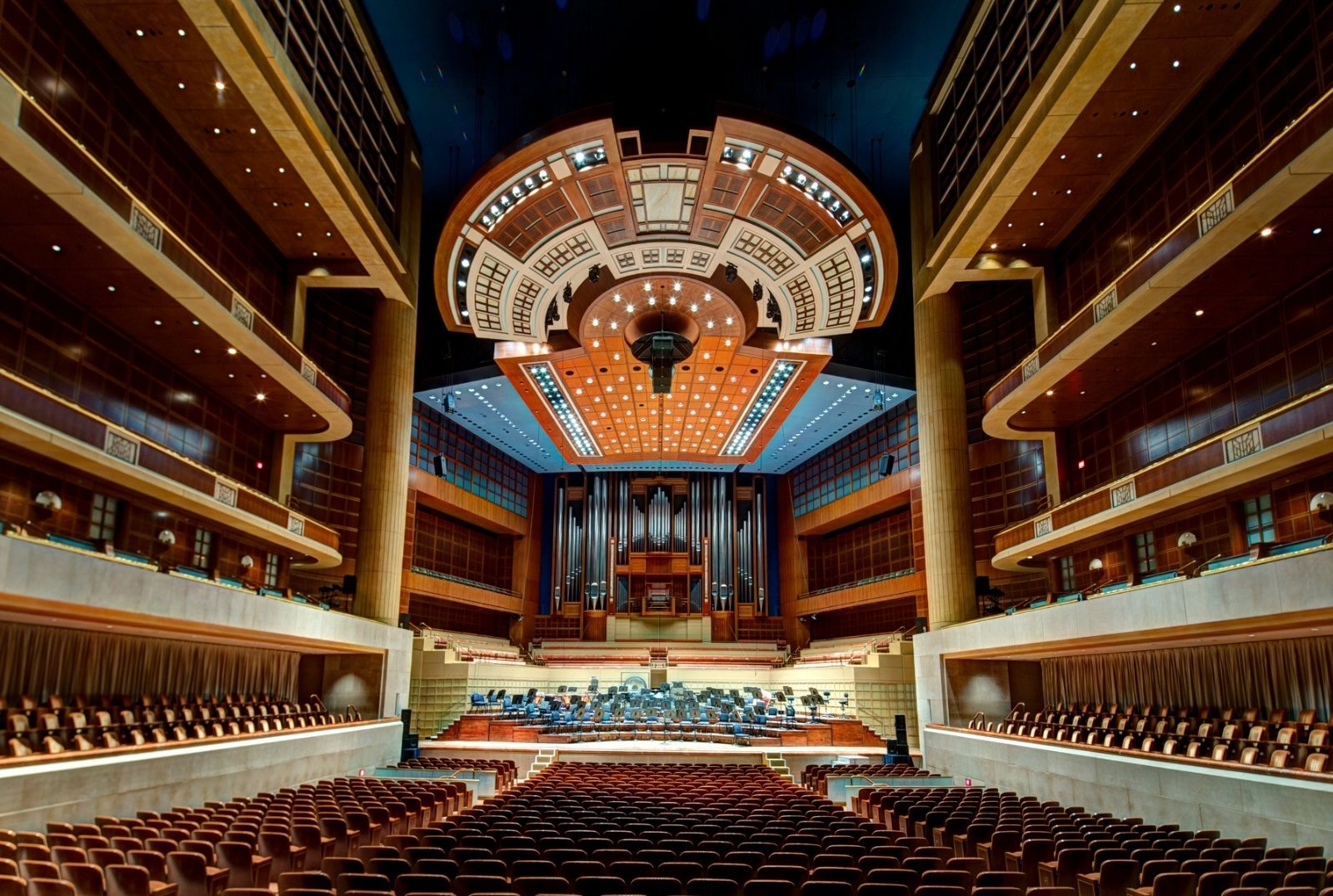 Interior de la Sala de Conciertos Eugene McDermott del Centro Sinfónico Morton H. Meyerson