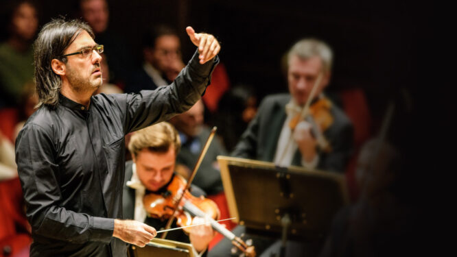 Muskovsky Mussorgsky's Pictures at an Exhibition - Dallas Symphony Orchestra